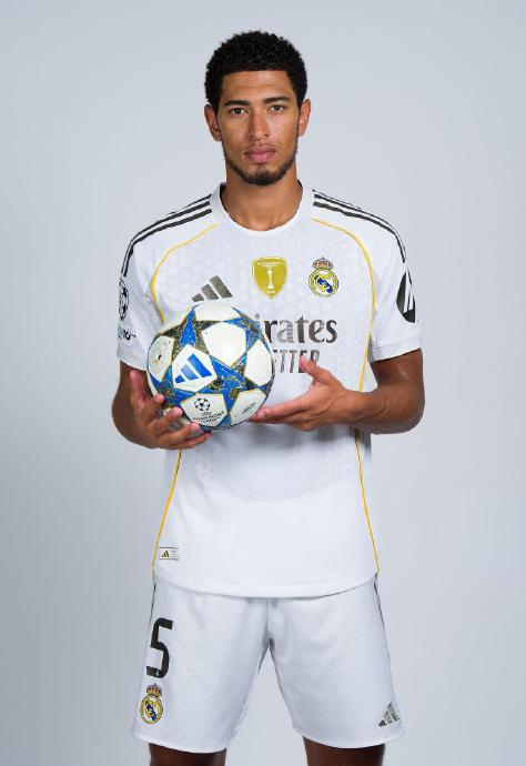 中超赛季刚落幕，成都蓉城连传三喜，明年争冠希望大增（中超刚收官，成都蓉城三喜临门，来年冲冠更有戏）