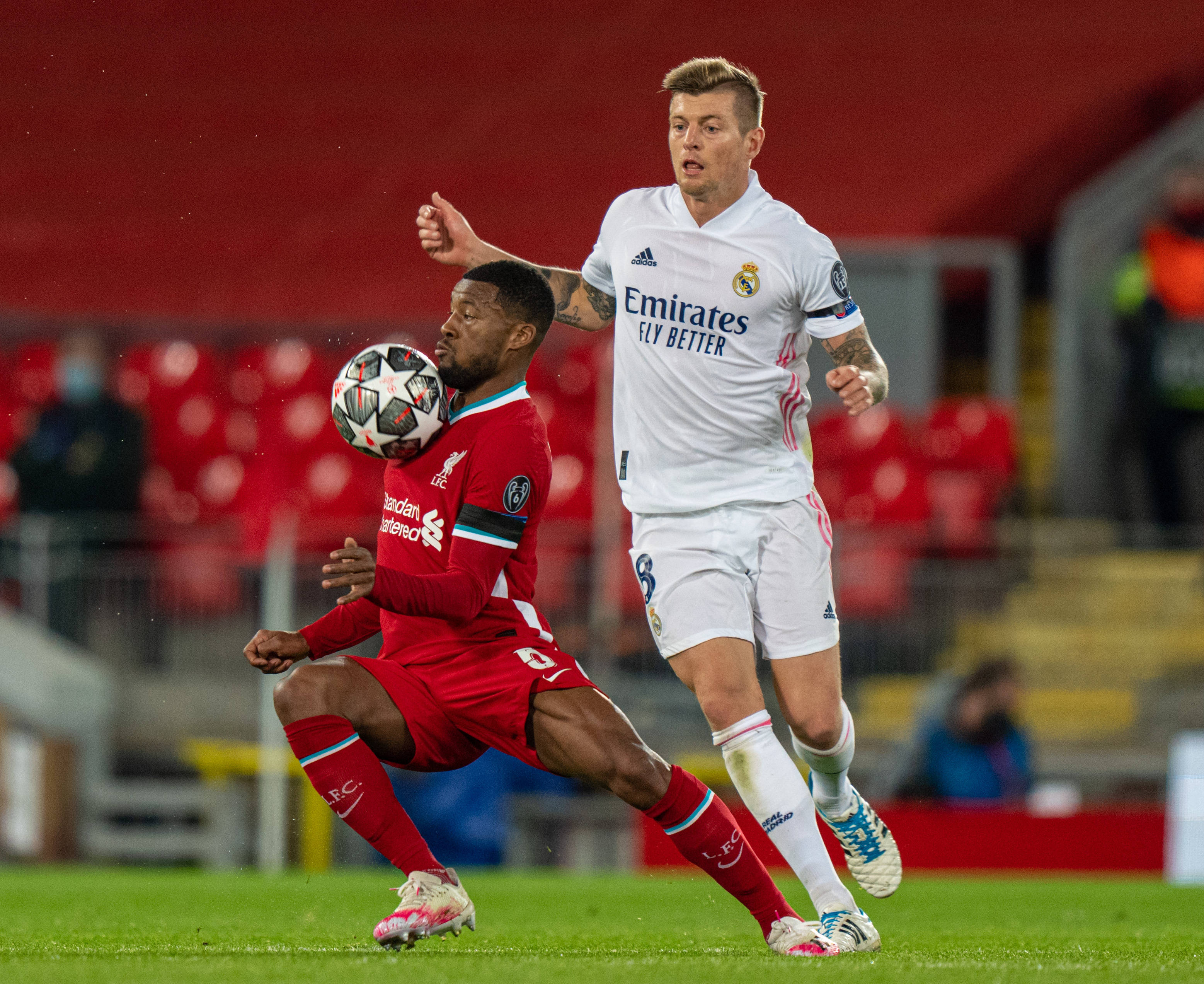 曼联无法复兴 阿莫林临场够差劲 主场1-1西汉姆联领先就乱换人