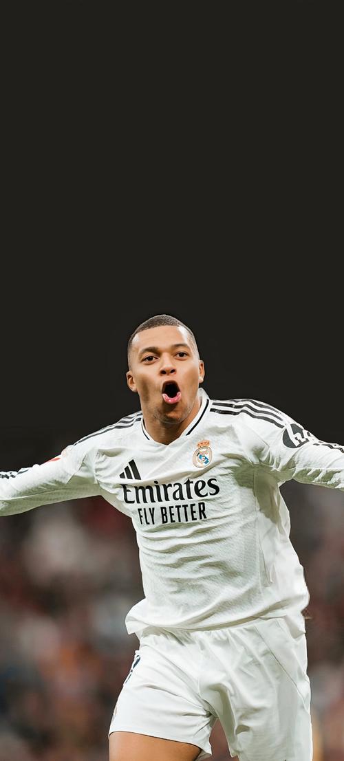 德尼兹·翁达夫赞扬斯图加特球迷“热情”，助力球队赢得欧联杯胜利（翁达夫称赞斯图加特球迷的热情，助球队欧联杯告捷）