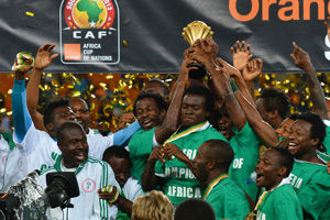 有惊无险，小麦和孔蒂所乘飞机警告灯误报导致飞机迫降