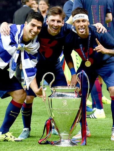 索尔斯克亚拿到了足球史上最漂亮的战术红牌！（索尔斯克亚奉上足坛史上最精彩的战术红牌！）