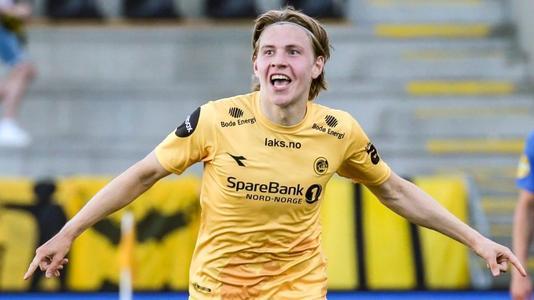 贝林厄姆社媒晒照庆女友生日，二人恋情公开将满一年（贝林厄姆社媒晒照为女友庆生，公开恋情将满一周年）