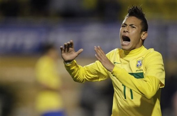 李霄鹏：近两场比赛运气站在我们这边，最重要的还是态度严肃