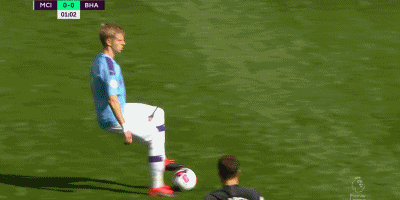 继C罗和小卢卡斯后，奥斯梅恩是第三位欧冠客场对贾府戴帽的球员（奥斯梅恩继C罗、小卢卡斯之后，成为欧冠客场对贾府上演帽子戏法的第三人）