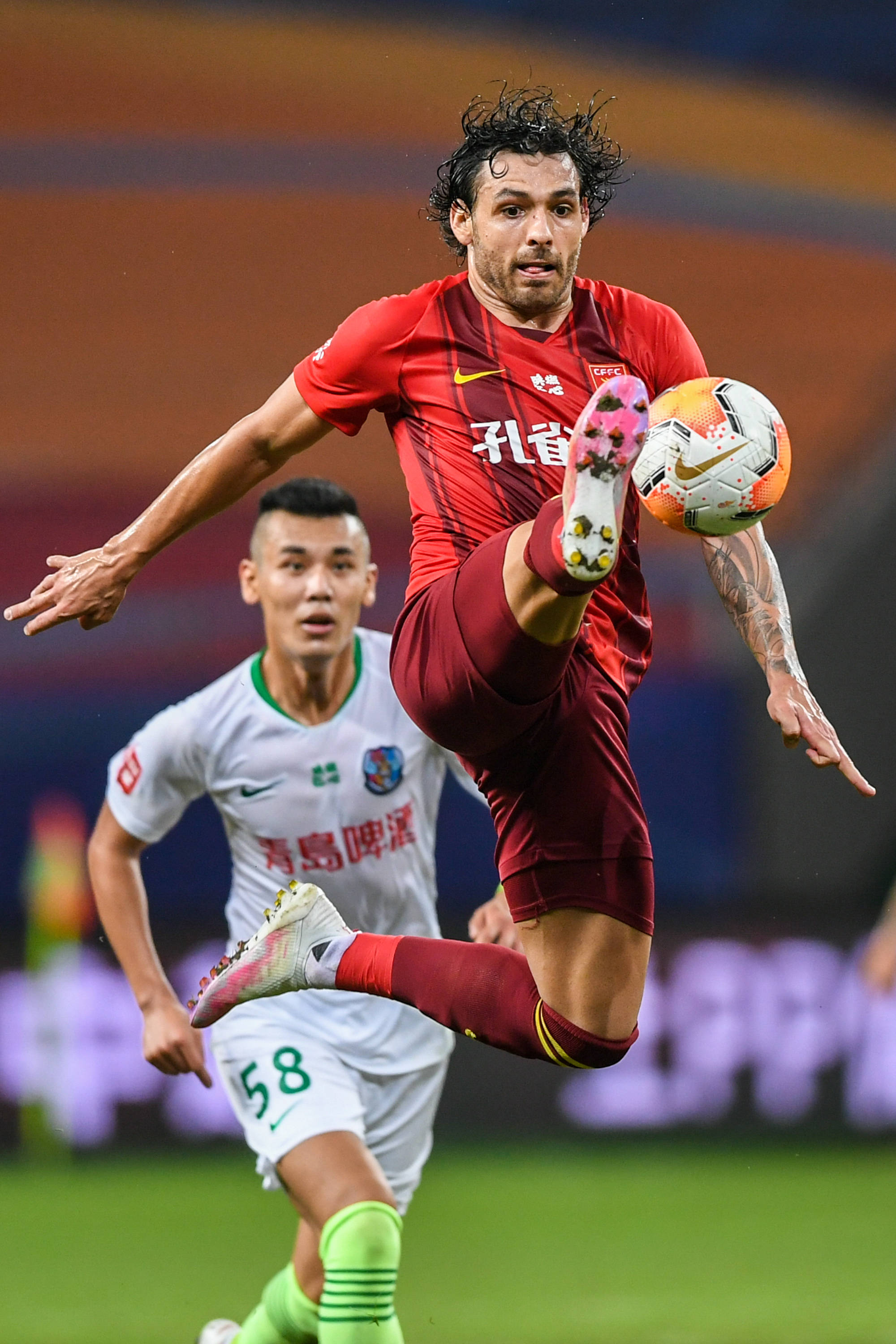 篮球篮网球员训练中展现高命中率