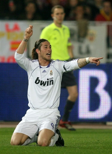 庆祝建队126周年！巴萨官方社媒晒诺坎普球场海报