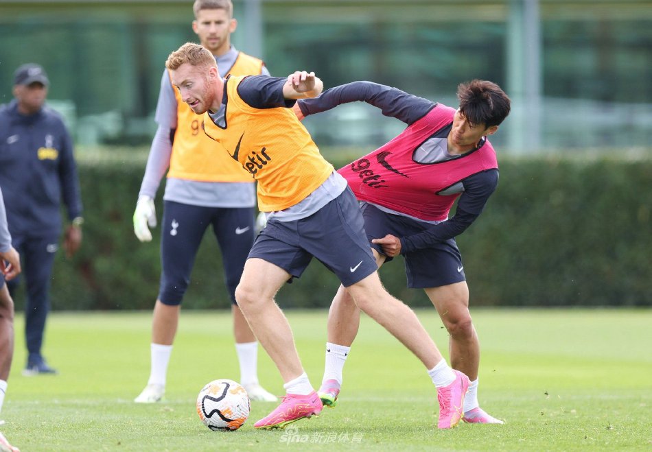 南野拓实：森保一值得尊敬，教练分工模式让球队受益（南野拓实：森保一令人敬重，分工明确的教练团队让球队受益）