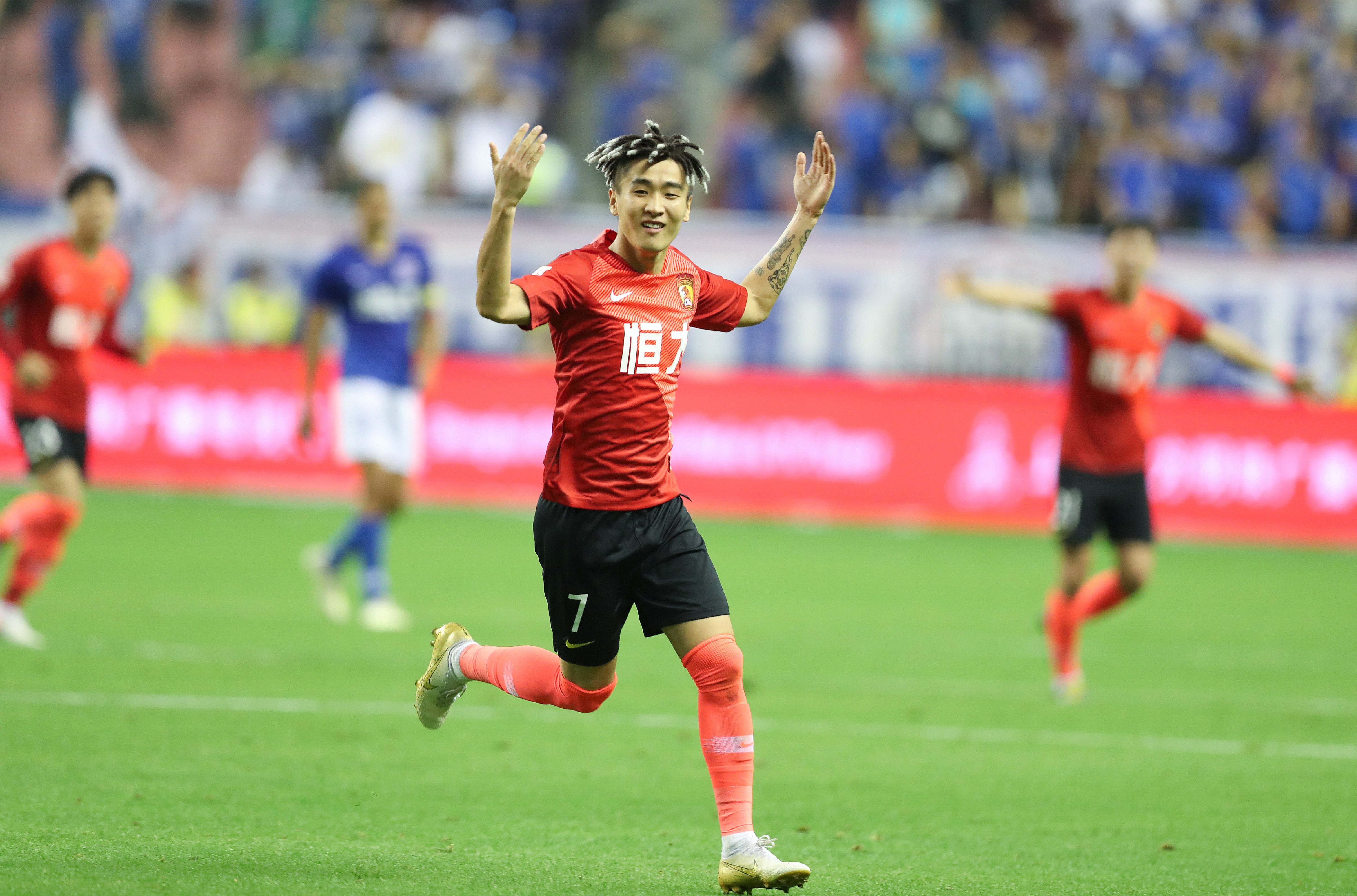 德保罗：去国家队前，梅西对我说他想再去诺坎普看看