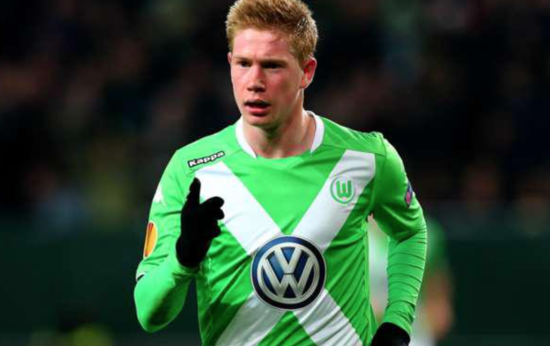 足球中超新赛季开幕在即，各队主场相继升级（中超新赛季将启幕，各队主场纷纷焕新）