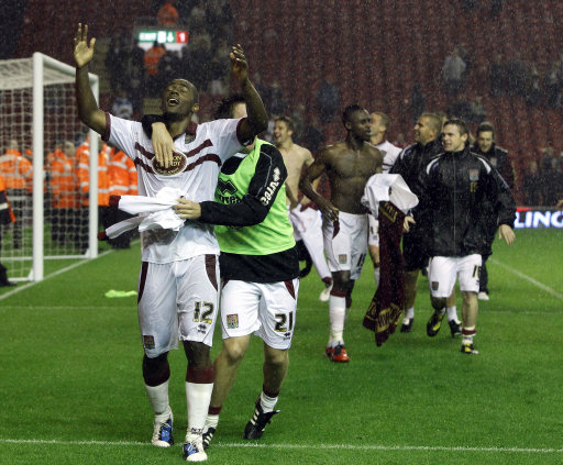 顽强！切尔西队史第四次英超作客半场两球落后仍保持不败（韧性十足！切尔西英超客场半场落后两球仍不败，队史第4次）