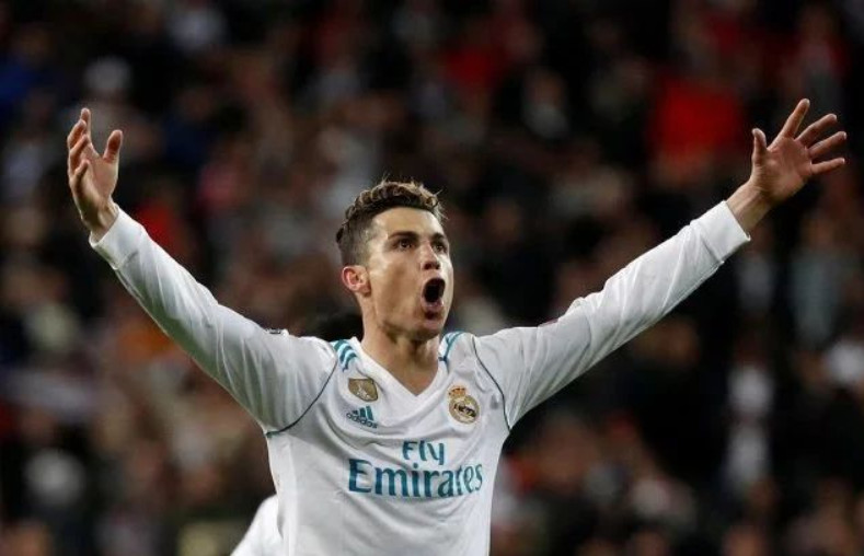 维蒂尼亚是第九位欧冠对英格兰球队戴帽球员，也是葡萄牙首人（维蒂尼亚成欧冠对英格兰队戴帽第九人，同时也是葡萄牙历史首位）