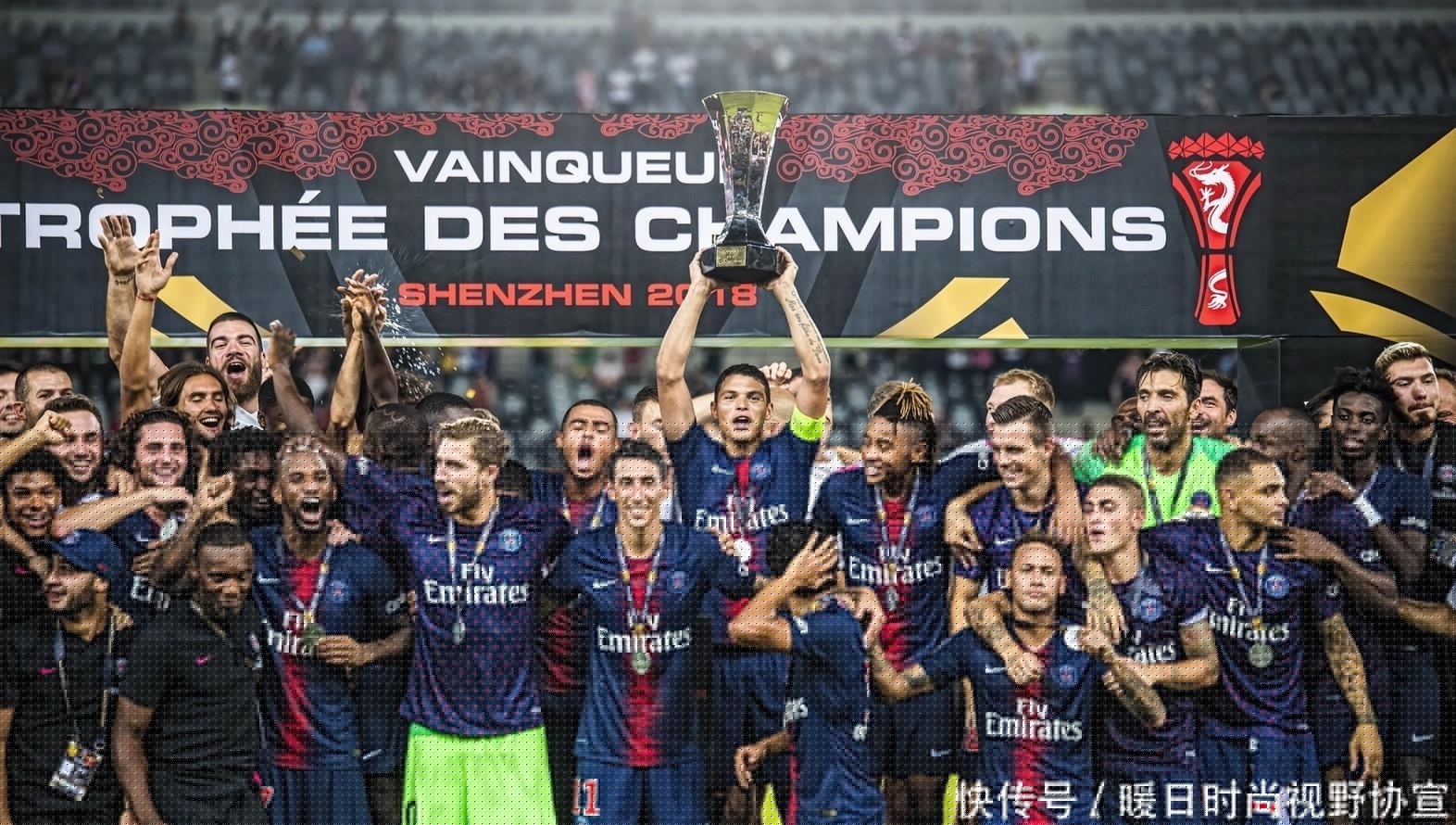 波媒：莱万与巴萨均未确定是否续约，将等到明年再做决定