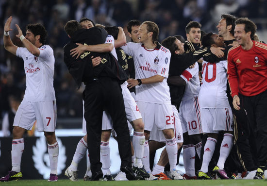 防线告急！曼联连续9场失球，英超丢球数高居第六（后防告急：曼联已连续9场被破门，英超失球数位列第六）